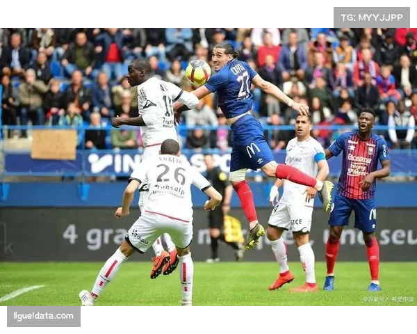 里昂公布对阵马赛大名单，一名以防守机动性见长的年轻边卫意外入选